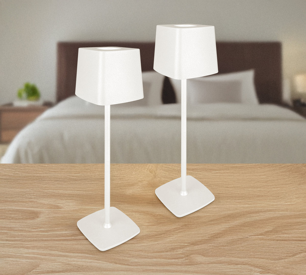 Coppia Di Lampada Da Tavolo LED Set 2 Pezzi Design Moderno Senza Fili Ricaricabile Controllo Touch Selezione Colore Intensità Dimmerabile Altezza Regolabile Con Adattatore Per Bottiglia 3000/4500/600K